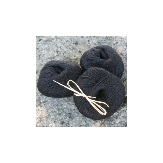 Black baby alpaca yarn